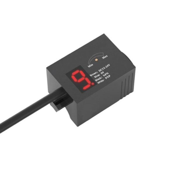 Picture of Digital Non Contact Capacitive Liquid Level Sensor for Pipeline