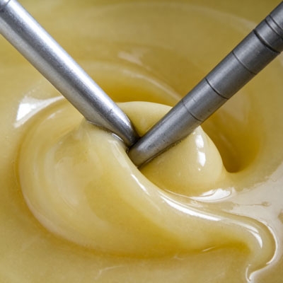 Capacitance probe level-sensor for glue