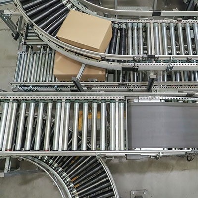 Cylindrical photoelectric sensor for logistics conveyor line