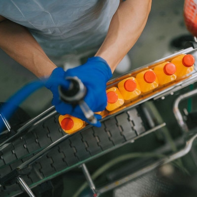 Cylindrical photoelectric sensor for packaging production line