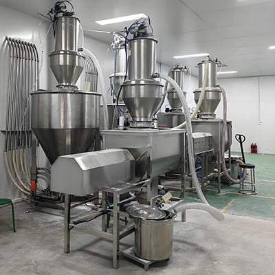 Dry powder mixer