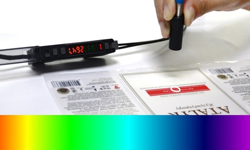 Fiber optic color sensor gradient color