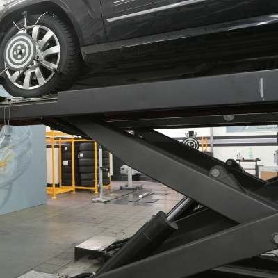 Linear encoder for lifting platform