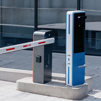 Long distance photoelectric sensor for access control equipment