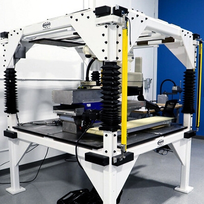 Photoelectric level sensor for industrial equipment