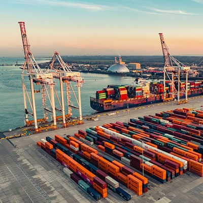 Rectangular photoelectric sensor for logistics conveying