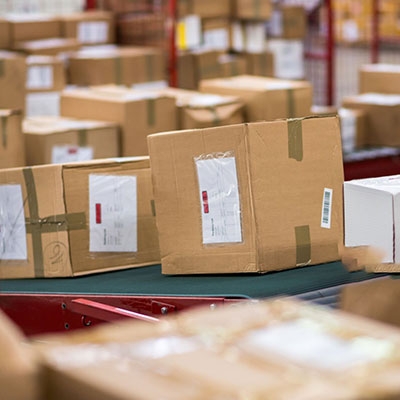 Slot type photoelectric sensor for conveyor sorting